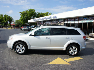 dodge journey 2010 silver suv sxt gasoline 6 cylinders front wheel drive automatic 33021