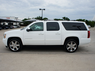 chevrolet suburban 2012 white suv lt flex fuel 8 cylinders 4 wheel drive automatic 76087