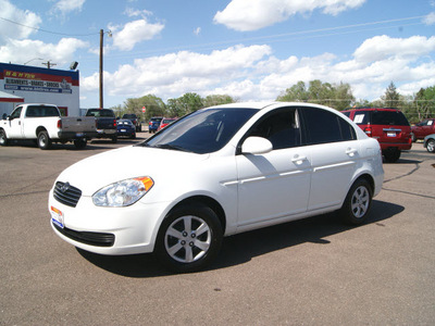 hyundai accent 2009 white sedan gls gasoline 4 cylinders front wheel drive automatic 80911