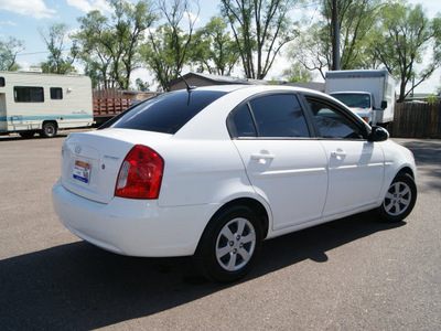 hyundai accent 2009 white sedan gls gasoline 4 cylinders front wheel drive automatic 80911
