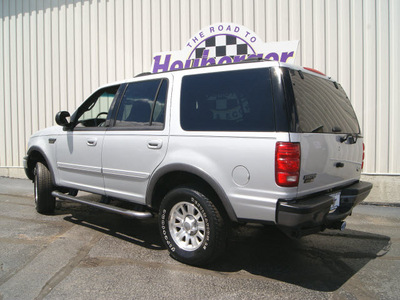 ford expedition 2001 silver clearcoat suv xlt gasoline 8 cylinders 4 wheel drive automatic 80905