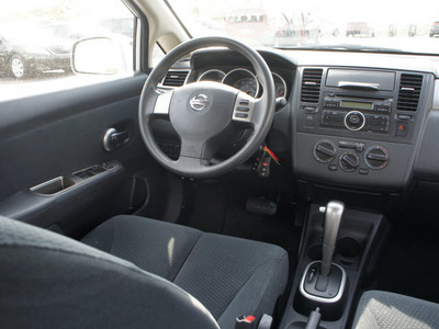 nissan versa 2010 silver sedan gasoline 4 cylinders front wheel drive automatic 19153