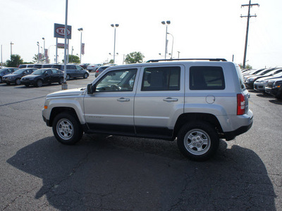 jeep patriot 2011 silver suv gasoline 4 cylinders 4 wheel drive automatic 19153