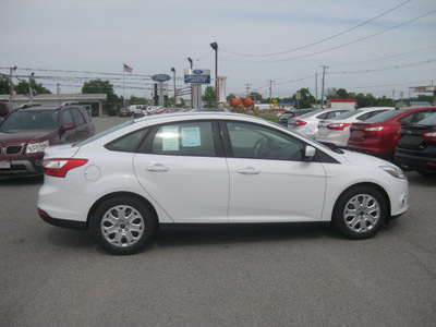 ford focus 2012 white sedan se flex fuel 4 cylinders front wheel drive 6 speed automatic 62863