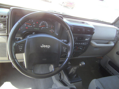 jeep wrangler 2005 black suv x gasoline 6 cylinders 4 wheel drive 6 speed manual 75503