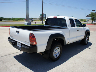 toyota tacoma 2008 white prerunner gasoline 4 cylinders 2 wheel drive 5 speed manual 76087