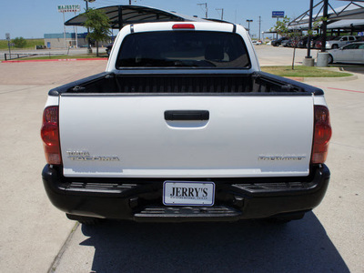 toyota tacoma 2008 white prerunner gasoline 4 cylinders 2 wheel drive 5 speed manual 76087