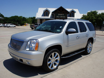 gmc yukon 2011 silver suv denali flex fuel 8 cylinders all whee drive automatic 76087