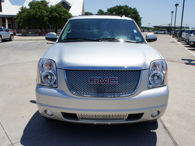 gmc yukon 2011 silver suv denali flex fuel 8 cylinders all whee drive automatic 76087