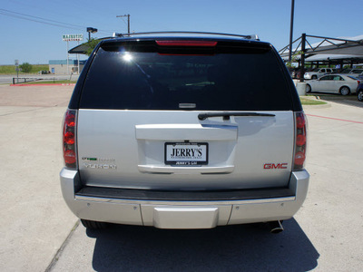 gmc yukon 2011 silver suv denali flex fuel 8 cylinders all whee drive automatic 76087