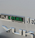 gmc yukon 2011 silver suv denali flex fuel 8 cylinders all whee drive automatic 76087