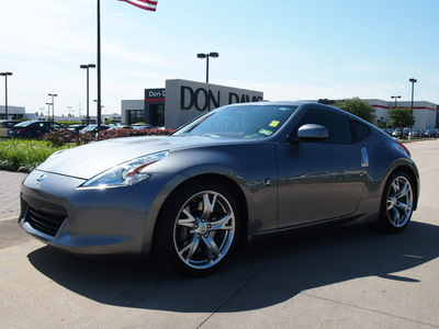 nissan 370z 2011 silver coupe gasoline 6 cylinders rear wheel drive 6 speed manual 76018