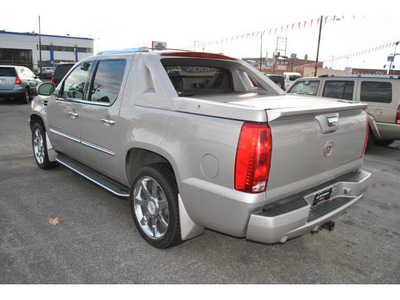 cadillac escalade ext 2008 silver ext gasoline 8 cylinders all whee drive 6 speed automatic 98901