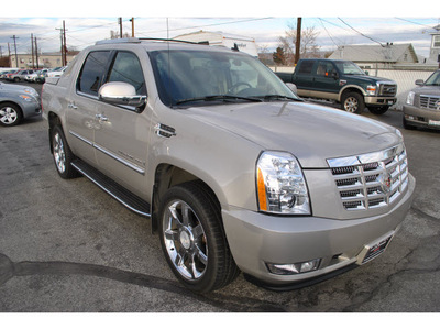 cadillac escalade ext 2008 silver ext gasoline 8 cylinders all whee drive 6 speed automatic 98901