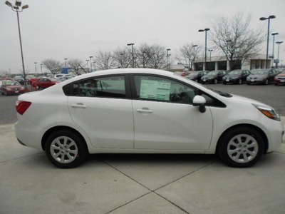 kia rio 2013 white sedan gasoline 4 cylinders front wheel drive 6 speed automatic 43228