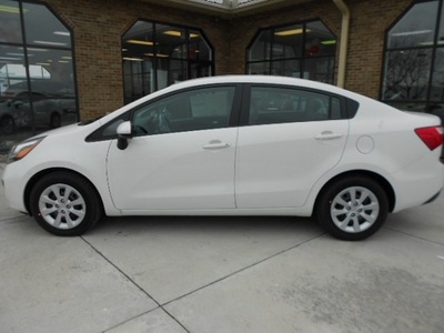 kia rio 2013 white sedan gasoline 4 cylinders front wheel drive 6 speed automatic 43228