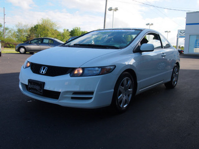 honda civic 2011 white coupe lx gasoline 4 cylinders front wheel drive 5 speed automatic 44410