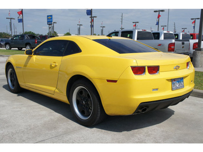 chevrolet camaro 2010 yellow coupe ls gasoline 6 cylinders rear wheel drive 6 speed automatic 77090