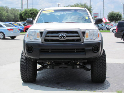 toyota tacoma 2009 white prerunner gasoline 6 cylinders 2 wheel drive automatic 33884