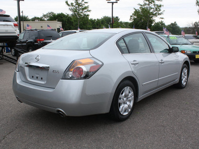 nissan altima 2011 silver sedan 2 5 s gasoline 4 cylinders front wheel drive automatic 80229