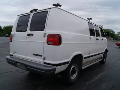 dodge b2500 ram van 2002 white van gasoline 8 cylinders rear wheel drive automatic with overdrive 61008