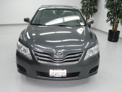 toyota camry 2010 dk  gray sedan le gasoline 4 cylinders front wheel drive automatic 91731