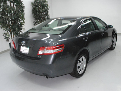 toyota camry 2010 dk  gray sedan le gasoline 4 cylinders front wheel drive automatic 91731