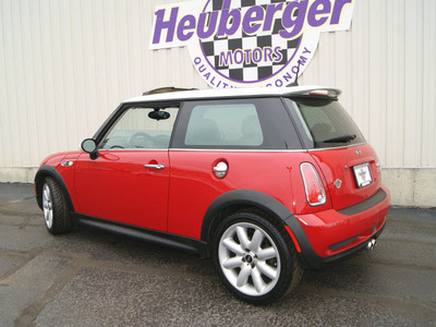 mini cooper 2005 red hatchback s gasoline 4 cylinders front wheel drive automatic 80905