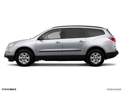 chevrolet traverse 2012 silver suv ls gasoline 6 cylinders front wheel drive 6 speed automatic 56001
