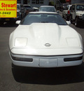 chevrolet corvette 1990 white hatchback gasoline v8 rear wheel drive automatic 43560