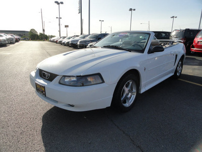 ford mustang 2003 off white gasoline 6 cylinders rear wheel drive automatic 60915