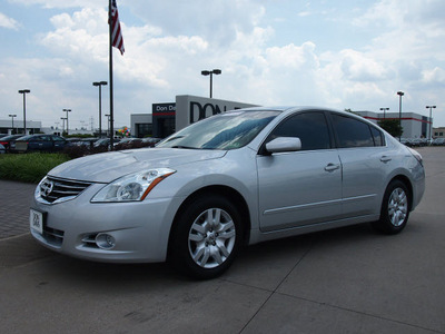 nissan altima 2011 silver sedan 2 5 s gasoline 4 cylinders front wheel drive automatic 76018