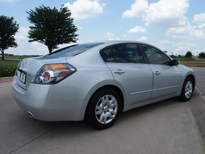 nissan altima 2011 silver sedan 2 5 s gasoline 4 cylinders front wheel drive automatic 76018