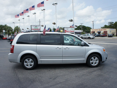 dodge grand caravan 2010 silver van sxt gasoline 6 cylinders front wheel drive automatic 33021