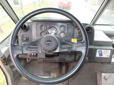 freightliner utilimaster 1998 white diesel automatic 14224