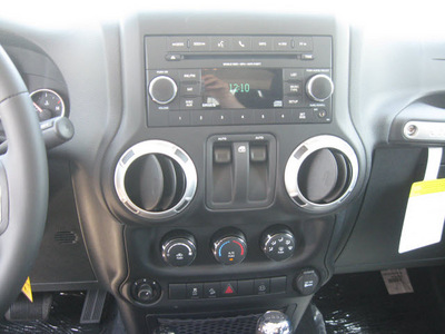 jeep wrangler 2012 black suv sahara gasoline 6 cylinders 4 wheel drive automatic 45840