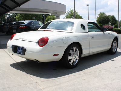 ford thunderbird 2002 white deluxe gasoline 8 cylinders rear wheel drive automatic 27616
