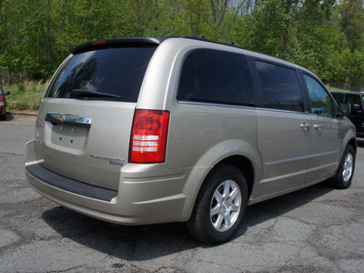 chrysler town country 2009 lt  brown van touring gasoline 6 cylinders front wheel drive automatic 08812