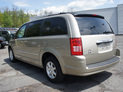 chrysler town country 2009 lt  brown van touring gasoline 6 cylinders front wheel drive automatic 08812