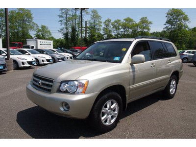 toyota highlander 2002 gold suv gasoline 6 cylinders all whee drive automatic with overdrive 07702