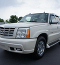 cadillac escalade 2004 white suv gasoline 8 cylinders all whee drive automatic 27330