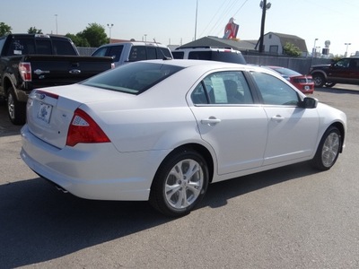 ford fusion 2012 white sedan se gasoline 4 cylinders front wheel drive 6 speed automatic 77388