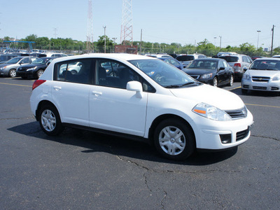 nissan versa 2010 white hatchback gasoline 4 cylinders front wheel drive automatic 19153