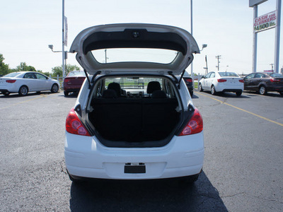 nissan versa 2010 white hatchback gasoline 4 cylinders front wheel drive automatic 19153