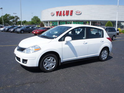 nissan versa 2010 white hatchback gasoline 4 cylinders front wheel drive automatic 19153