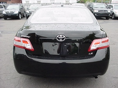 toyota camry 2010 black sedan le gasoline 4 cylinders front wheel drive automatic 06019