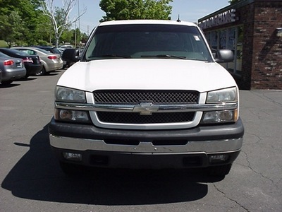 chevrolet avalanche 2005 white pickup truck 1500 ls flex fuel 8 cylinders 4 wheel drive automatic 06019