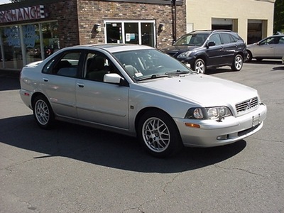 volvo s40 2004 silver sedan gasoline 4 cylinders front wheel drive automatic 06019