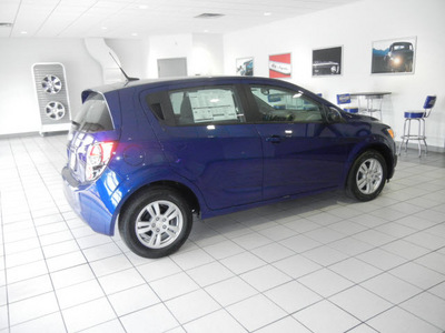 chevrolet sonic 2012 blue hatchback ls gasoline 4 cylinders front wheel drive automatic 55391