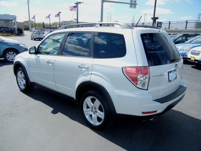 subaru forester 2009 white wagon 2 5 x premium gasoline 4 cylinders all whee drive automatic 55420